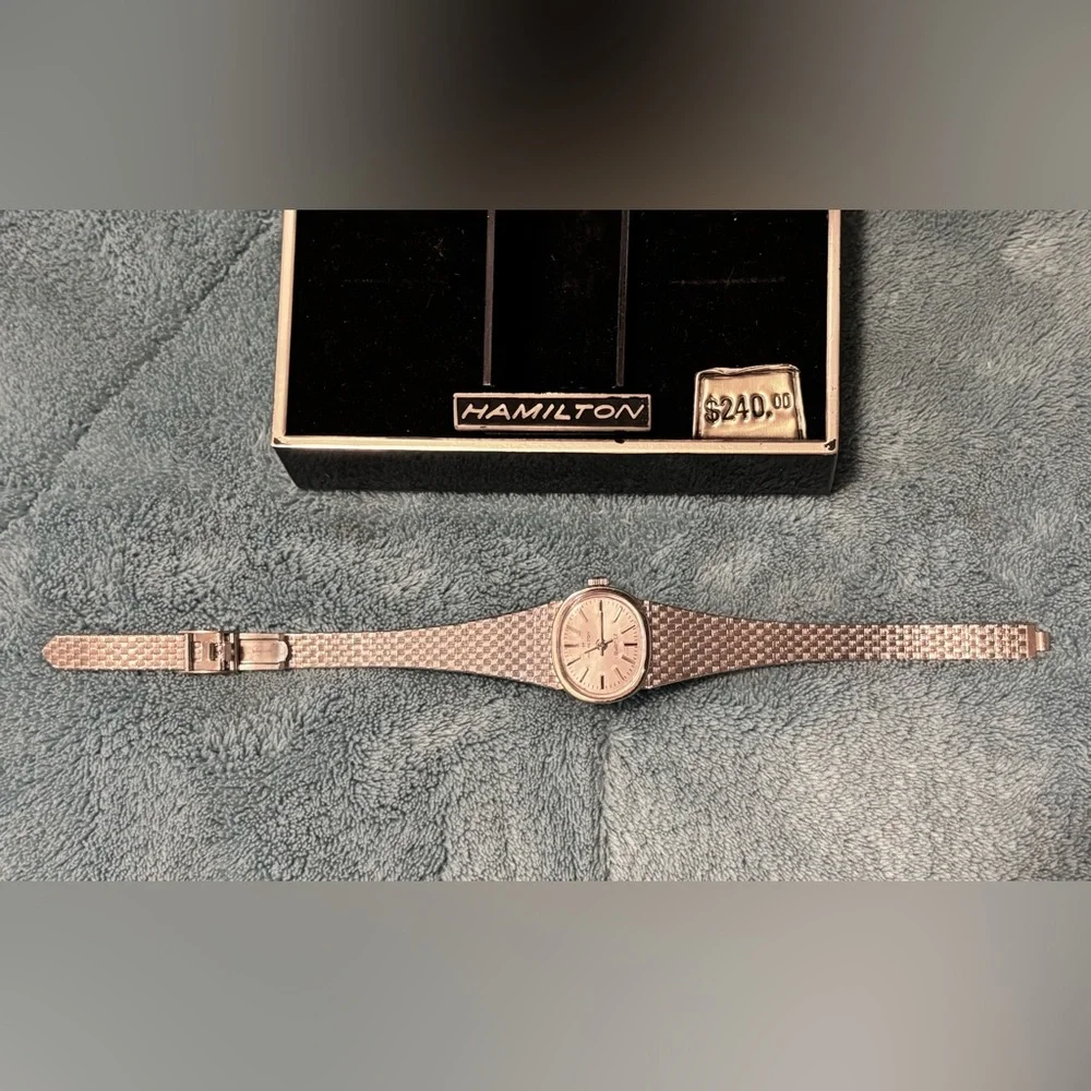 Vintage Hamilton Women's Silver Mesh Watch .
 For PARTS or REPAIR.ONLY. - Picture 2 of 4